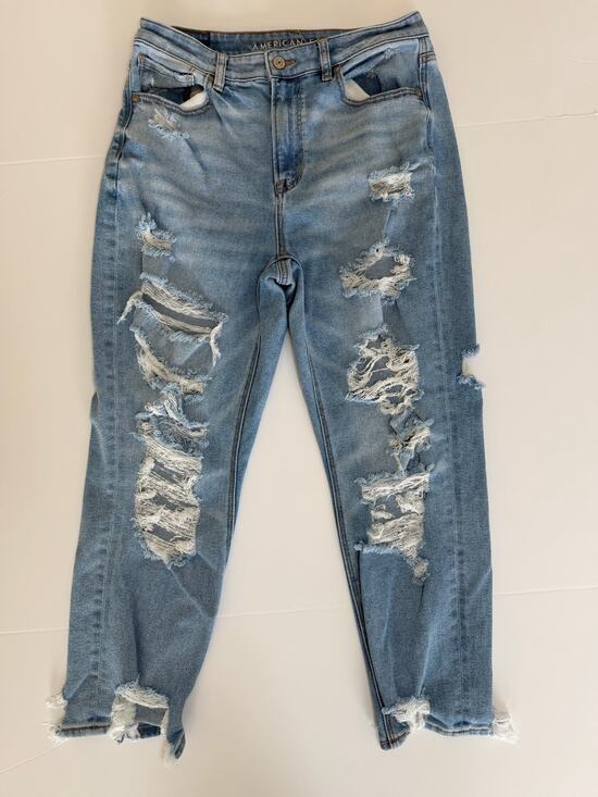 american eagle Denim - American Eagle Size 8 Short MOM Jean Pants Distressed Women's Denim